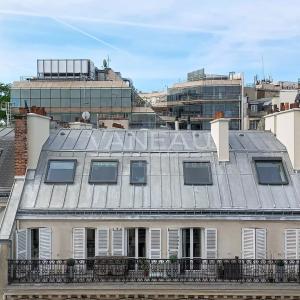 PARIS VIII - Rue du Faubourg Saint-Honoré - Dernier étage