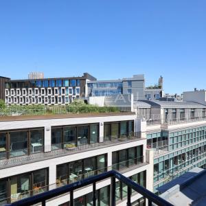 Paris XVIe - Immeuble de standing - Vendu Loué-Charmant deux piè