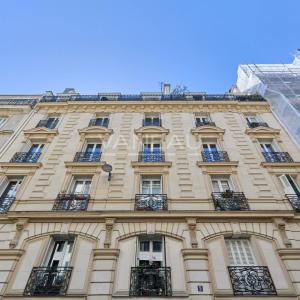 Paris XVIe - Immeuble de standing - Vendu Loué-Charmant deux piè