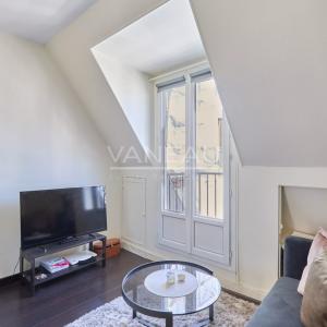 Paris XVIe - Immeuble de standing - Vendu Loué-Charmant deux piè