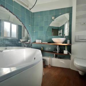 PARIS VIe _ 2P MEUBLEE PLACE VAVIN