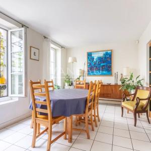 Paris XVIIIe - Maison de ville familiale avec cour arborée à l'a