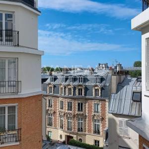 PARIS VII - RUE VANEAU - STUDIO