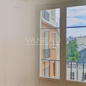 VANEAU VII - RUE VANEAU - STUDIO AVEC COIN BUREAU