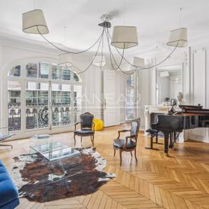 Paris VIII - Appartement familial, de réception ou à usage profe