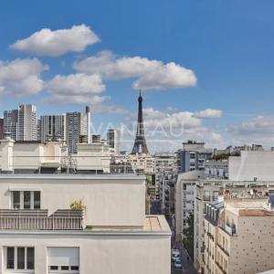 Paris XVeme –  Bergers/ Saint Charles– Loft atypique avec toit-t