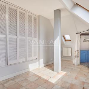 Paris XVeme –  Bergers/ Saint Charles– Loft atypique avec toit-t