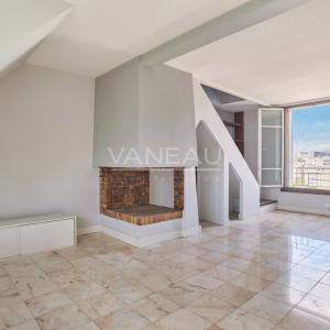 Paris XVeme –  Bergers/ Saint Charles– Loft atypique avec toit-t