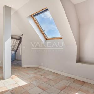 Paris XVeme –  Bergers/ Saint Charles– Loft atypique avec toit-t