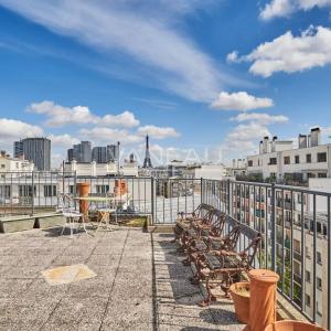 Paris XVeme –  Bergers/ Saint Charles– Loft atypique avec toit-terrasse. Vue à 360 degrés