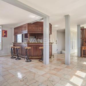 Paris XVeme –  Bergers/ Saint Charles– Loft atypique avec toit-t