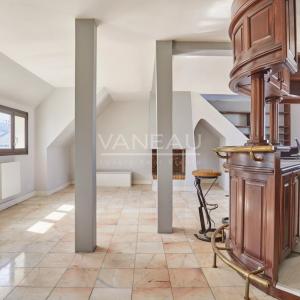Paris XVeme –  Bergers/ Saint Charles– Loft atypique avec toit-t
