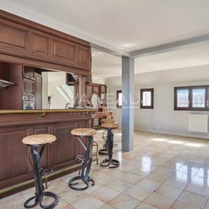 Paris XVeme –  Bergers/ Saint Charles– Loft atypique avec toit-t