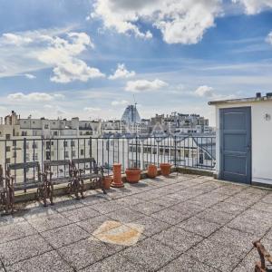 Paris XVeme –  Bergers/ Saint Charles– Loft atypique avec toit-t