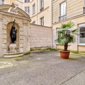 Paris VIIIe– Quartier Europe--Appartement familial et de récepti