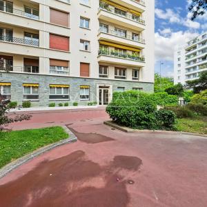 Paris 15ème - Lumineux 3 pièces avec balcon et vue dégagée
