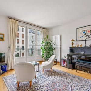 Paris XVe - Appartement trois pièces avec balcon - Parking inclu