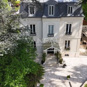 Montmorency – Élégante propriété Mansart d’exception, entièremen