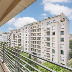 Appartement familial de 4 chambres avec balcon et terrasse