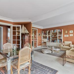 Paris XVe - Volontaires - Appartement en étage élevé