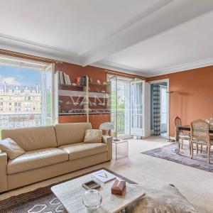 Paris XVe - Volontaires - Appartement en étage élevé