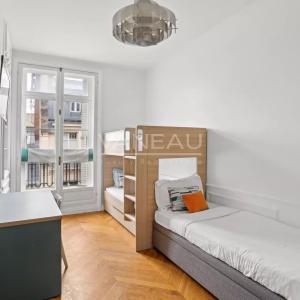 Paris XVIe - Place Victor Hugo - Magnifique appartement en derni