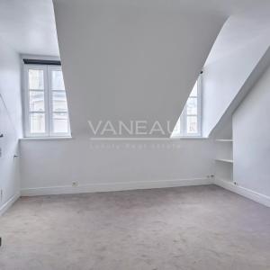 Paris VII - Verneuil - Appartement deux pièces (à réunir) traver