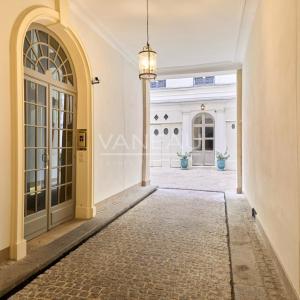 Paris VII - Verneuil - Appartement deux pièces (à réunir) traver