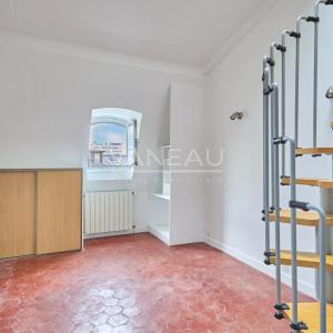 Derniers étages  de standing rare - Balcon en pierre - Vue dégag