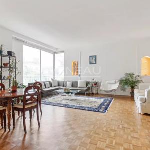 Neuilly - Appartement familial avec balcon sur jardin