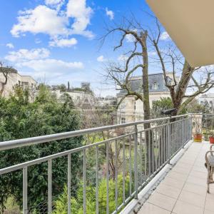 Neuilly - Appartement familial avec balcon sur jardin