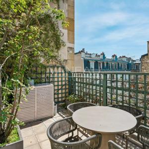 PARIS XVIe – Jasmin – 7ème étage avec Terrasse  de plain-pied.