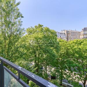 PARIS XVIe - Henri Martin - Appartement familial d'angle Etage Elevé