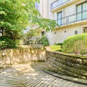 PARIS XVIe - Henri Martin - Appartement familial d'angle Etage E
