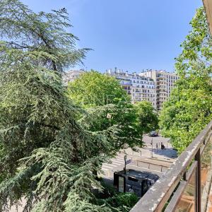 PARIS XVIe - Henri Martin - Appartement familial d'angle Etage E