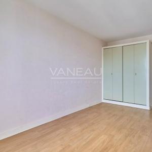 PARIS XVe - Mairie : Appartement avec balcons et vue dégagée sur