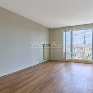 PARIS XVe - Mairie : Appartement avec balcons et vue dégagée sur