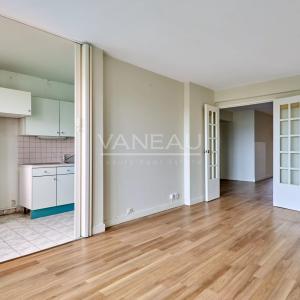 PARIS XVe - Mairie : Appartement avec balcons et vue dégagée sur