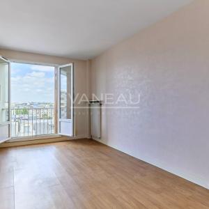 PARIS XVe - Mairie : Appartement avec balcons et vue dégagée sur