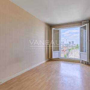 PARIS XVe - Mairie : Appartement avec balcons et vue dégagée sur