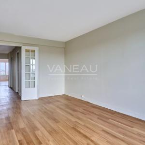 PARIS XVe - Mairie : Appartement avec balcons et vue dégagée sur