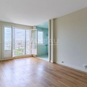 PARIS XVe - Mairie : Appartement avec balcons et vue dégagée sur