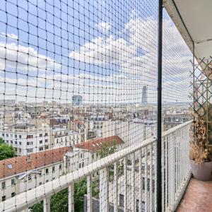 PARIS XVe - Mairie : Appartement avec balcons et vue dégagée sur