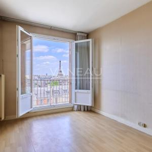 PARIS XVe - Mairie : Appartement avec balcons et vue dégagée sur