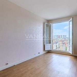 PARIS XVe - Mairie : Appartement avec balcons et vue dégagée sur