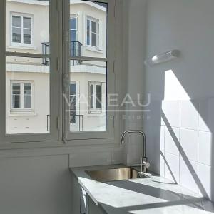 PARIS VII - RUE VANEAU - STUDIO