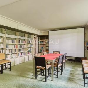 Neuilly – Quartier Mairie – Appartement au calme sur jardin avec