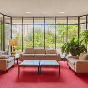 Neuilly – Quartier Mairie – Appartement au calme sur jardin avec fort potentiel – Possibilité 2 chambres