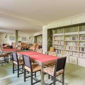 Neuilly – Quartier Mairie – Appartement au calme sur jardin avec