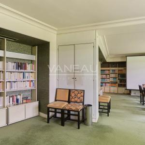 Neuilly – Quartier Mairie – Appartement au calme sur jardin avec fort potentiel – Possibilité 2 chambres